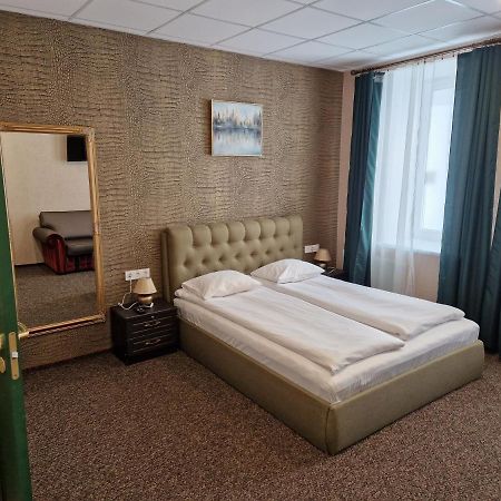 Central Hotel With Free Parking Riga Bagian luar foto
