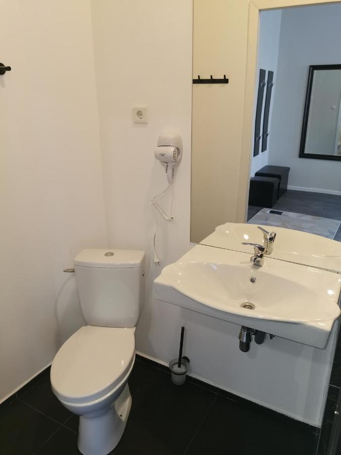 Central Hotel With Free Parking Riga Bagian luar foto