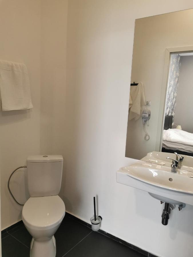 Central Hotel With Free Parking Riga Bagian luar foto