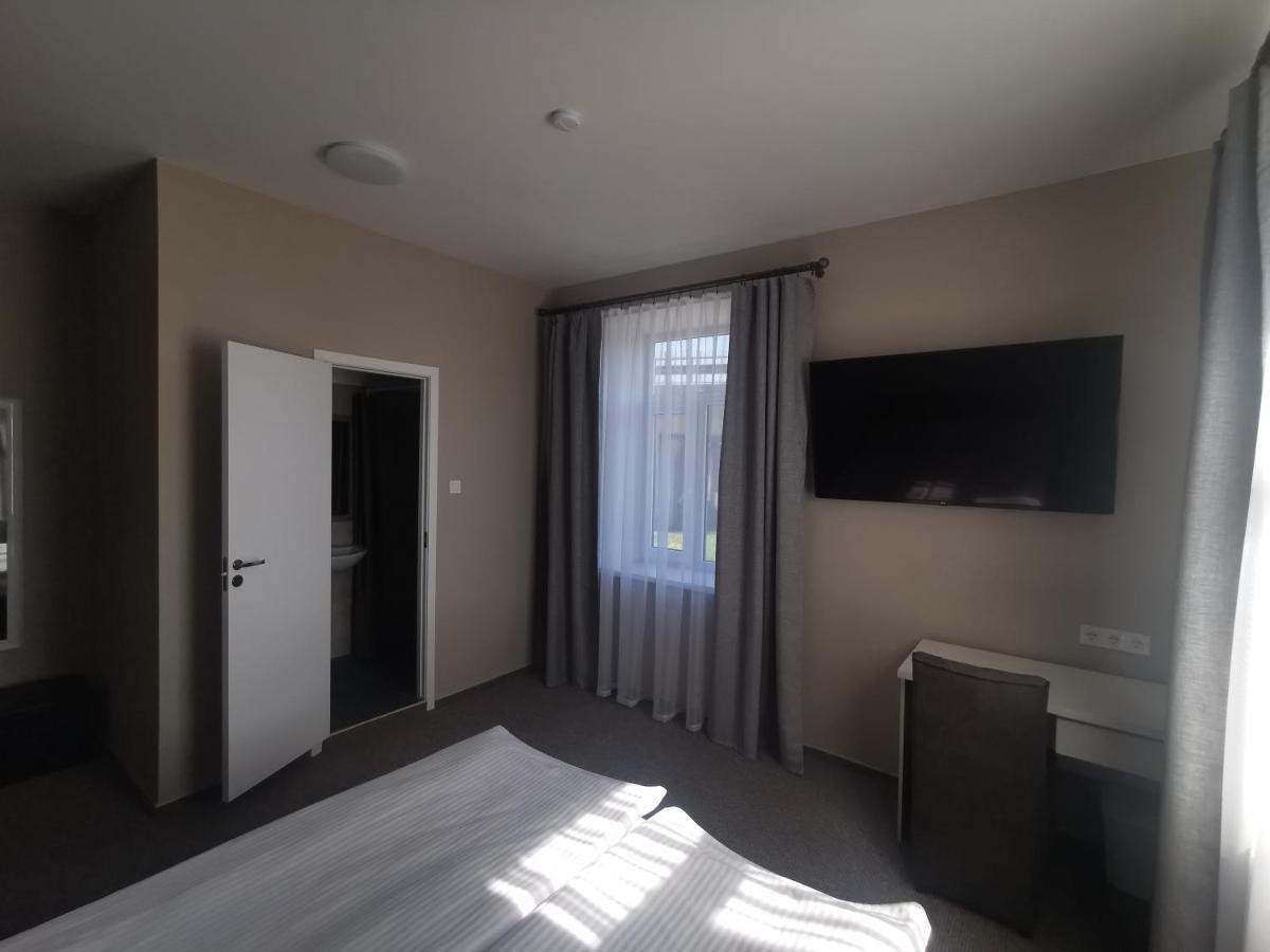 Central Hotel With Free Parking Riga Bagian luar foto