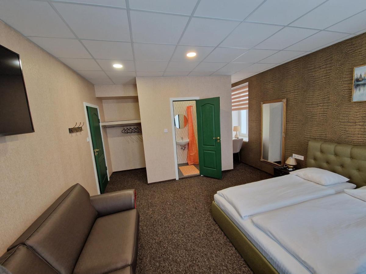 Central Hotel With Free Parking Riga Bagian luar foto